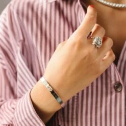 Bracelet Jonc HERMÈS "H D'Ancre" En Or Blanc Et Diamants -Castafiore Boutique bracelet jonc hermes h dancre en or blanc et diamants 575236