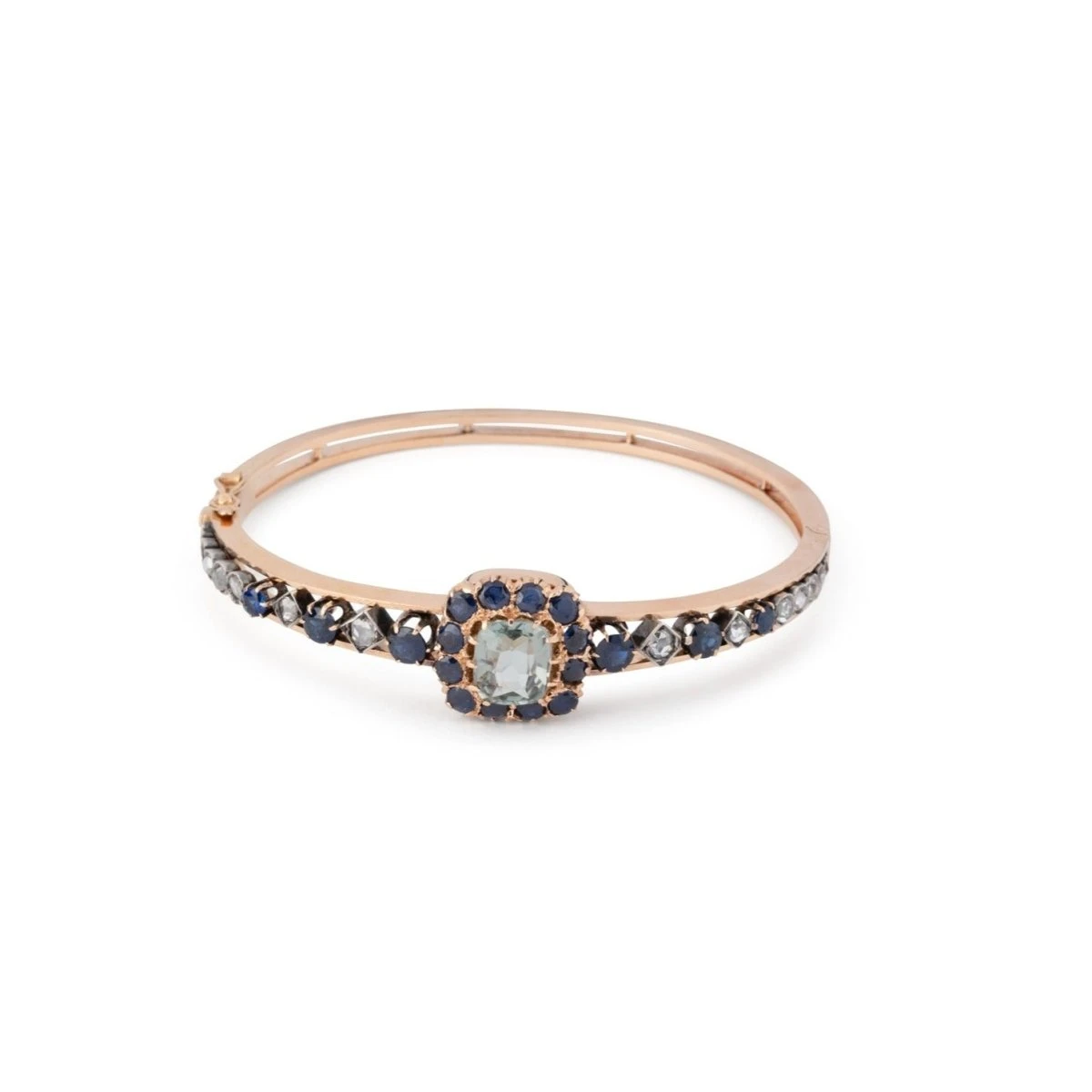 Bracelet Jonc "Joséphine" En Or Jaune, Saphirs, Améthyste Et Diamants 1 Bracelet Jonc "Joséphine" En Or Jaune, Saphirs, Améthyste Et Diamants