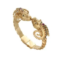Bracelet Jonc ZOLOTAS "Têtes De Béliers" En Or Jaune, émeraudes, Rubis Et Saphirs -Castafiore Boutique bracelet jonc zolotas tetes de beliers en or jaune emeraudes rubis et saphirs 622981