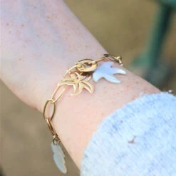 Bracelet Maille Ovale Breloques Océan En Or Jaune Et Nacre 9 Bracelet Maille Ovale Breloques Océan En Or Jaune Et Nacre -Castafiore Boutique bracelet maille ovale breloques ocean en or jaune et nacre 256753