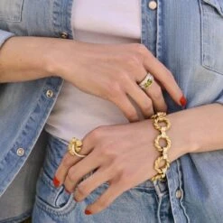 Bracelet Or Jaune Anneaux Torsadésde La Maison Chaumet -Castafiore Boutique bracelet or jaune anneaux torsades de la maison chaumet 651197