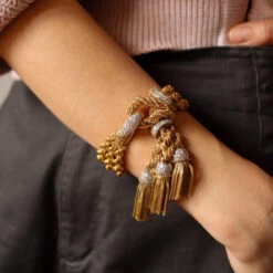 Bracelet Passementerie En Or Jaune Et Diamants -Castafiore Boutique bracelet passementerie en or jaune et diamants orne de 3 pompons 497400