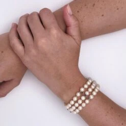 Bracelet Souple 3 Rangs De Perles En Or Blanc Et Saphirs -Castafiore Boutique bracelet souple 3 rangs de perles en or blanc et saphirs 553607