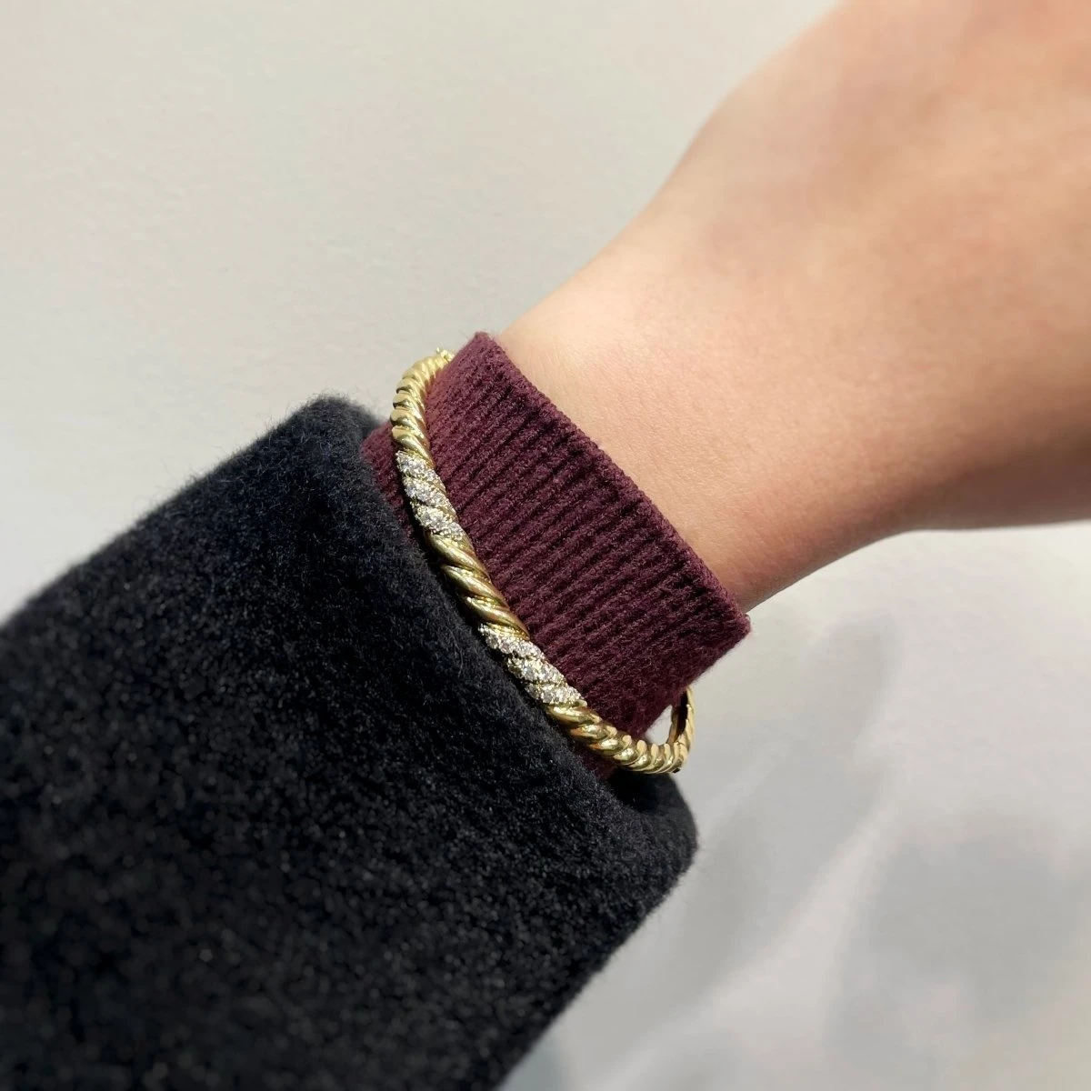 Bracelet Jonc POIRAY En Or Jaune Et Diamants 2 Bracelet Jonc POIRAY En Or Jaune Et Diamants – Image 2