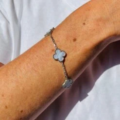 Bracelet VAN CLEEF & ARPELS "Alhambra" En Or Blanc Et Calcédoine -Castafiore Boutique bracelet van cleef arpels alhambra en or blanc et calcedoine 604017