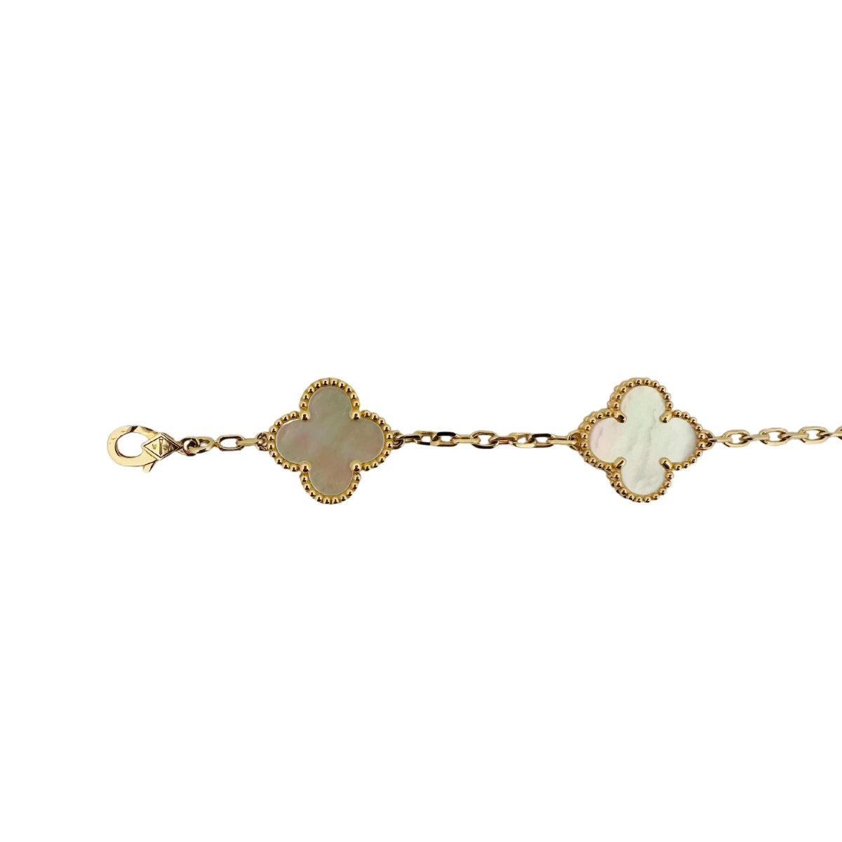 Osprey Bracelet VAN CLEEF & ARPELS "Alhambra" En Or Jaune Et Nacre Blanche 3 Osprey Bracelet VAN CLEEF & ARPELS "Alhambra" En Or Jaune Et Nacre Blanche – Image 3