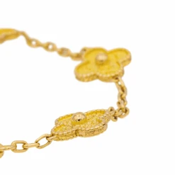 Bracelet Van Cleef & Arpels Bracelet Alhambra En Or Jaune 16 Bracelet Van Cleef & Arpels Bracelet Alhambra En Or Jaune -Castafiore Boutique bracelet van cleef arpels bracelet alhambra en or jaune 449924