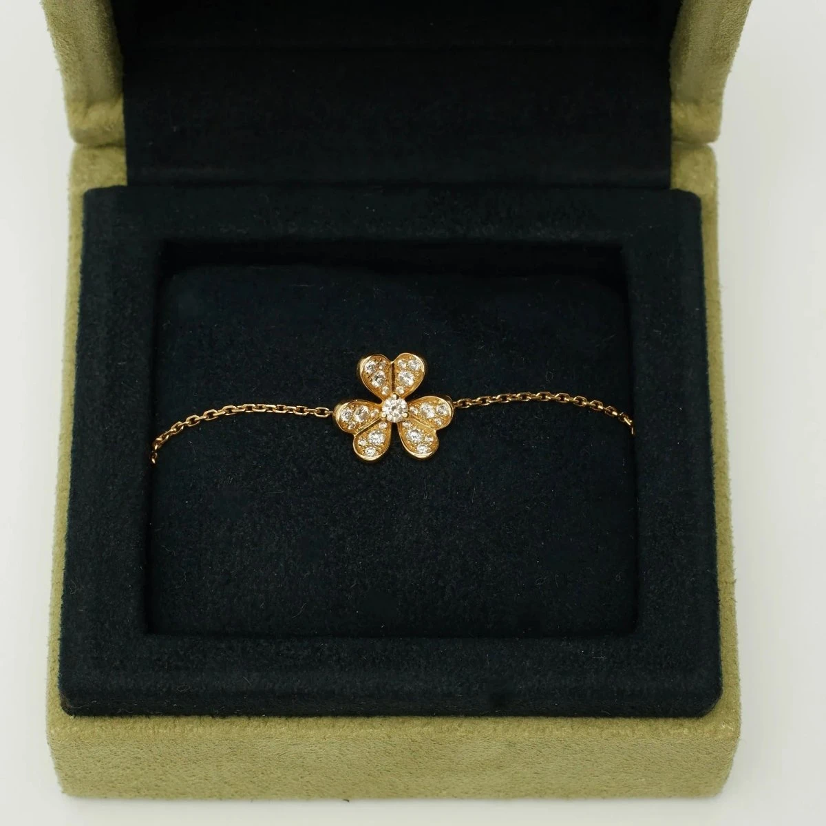 Bracelet Van Cleef & Arpels Frivole Pavé En Or Jaune Et Diamants 2 Bracelet Van Cleef & Arpels Frivole Pavé En Or Jaune Et Diamants – Image 2