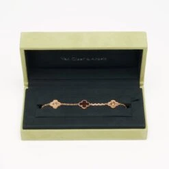 Bracelet Vintage Alhambra 5 Motifs Bois D'amourette Letterwood LIMITED EDITION -Castafiore Boutique bracelet vintage alhambra 5 motifs bois damourette letterwood limited edition 322967