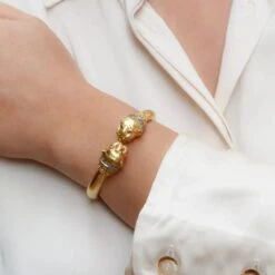 Bracelet ZOLOTAS "Tête De Félins" En Or Jaune, Rubis Et Diamants 10 Bracelet ZOLOTAS "Tête De Félins" En Or Jaune, Rubis Et Diamants -Castafiore Boutique bracelet zolotas tete de felins en or jaune rubis et diamants 355765