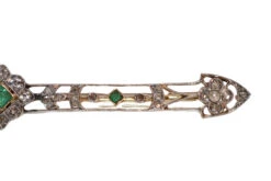 Broche Barrette En Or Jaune Et Blanc Et En émeraudes Et Perles Et Diamants -Castafiore Boutique broche barrette en or jaune et blanc et en emeraudes et perles et diamants 192719