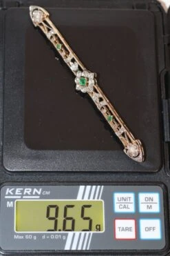 Broche Barrette En Or Jaune Et Blanc Et En émeraudes Et Perles Et Diamants -Castafiore Boutique broche barrette en or jaune et blanc et en emeraudes et perles et diamants 400344