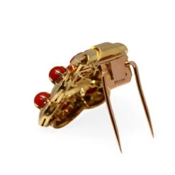 Broche BULGARI Clips De Revers En Or Jaune Et Corail -Castafiore Boutique broche bulgari clips de revers en or jaune et corail 360561