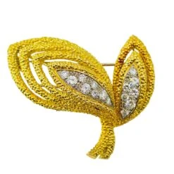 Broche Van Cleef & Arpels En Or Jaune Texturé Et Diamants