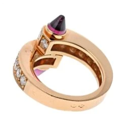 Bague CARTIER "Menottes" En Or Rose, Tourmaline Et Diamants 11 Bague CARTIER "Menottes" En Or Rose, Tourmaline Et Diamants -Castafiore Boutique cartier menotte bague bypass en or rose 18ct avec diamants et tourmaline rose 929971