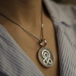 Collier Pendentif CHOPARD En Or Et Diamants -Castafiore Boutique chaine pendentif chopard happy spirit or gris 18k avec diamants brillants ref 7961030 20 702939