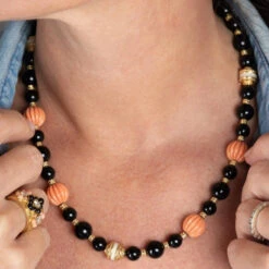 Collier BOUCHERON En Or Jaune, Onyx Et Corail -Castafiore Boutique collier boucheron en or jaune onyx et corail 269533