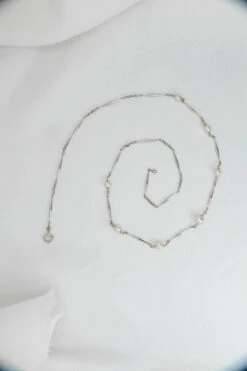 Collier Chaîne Vintage En Bâtonnets D’or Et Perles -Castafiore Boutique collier chaine vintage en batonnets dor et perles 122558