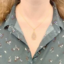 Miller Collier Maille Pendentif BUCCELLATI"Ramage" En Deux Ors Et Diamants. 7 Miller Collier Maille Pendentif BUCCELLATI"Ramage" En Deux Ors Et Diamants. -Castafiore Boutique collier maille pendentif buccellati ramage en deux ors et diamants 645106