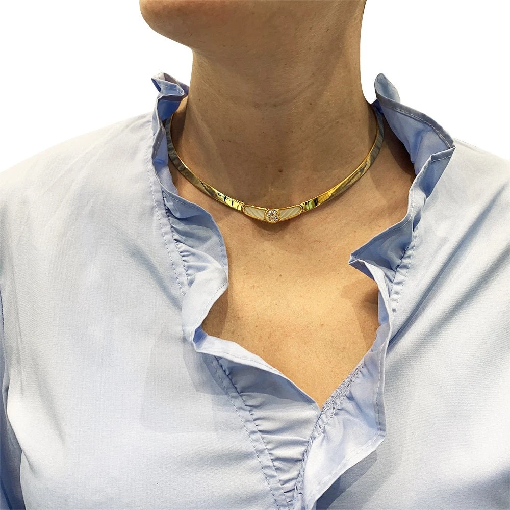 Miller Collier MAUBOUSSIN, "Nadia", Or Jaune, Nacre Et Diamant 2 Miller Collier MAUBOUSSIN, "Nadia", Or Jaune, Nacre Et Diamant – Image 2