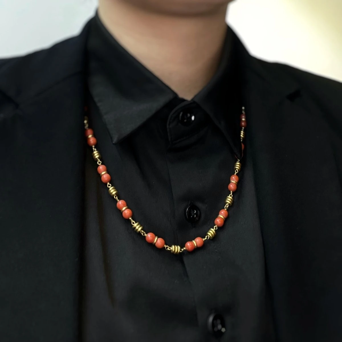 Collier - Or & Corail Rouge 3 Collier - Or & Corail Rouge – Image 3