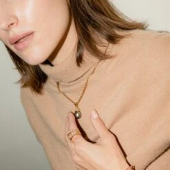 Collier Pendentif BOUCHERON En Or Jaune, Perle Et Diamants 9 Collier Pendentif BOUCHERON En Or Jaune, Perle Et Diamants -Castafiore Boutique collier pendentif boucheron en or jaune perle et diamants 828931