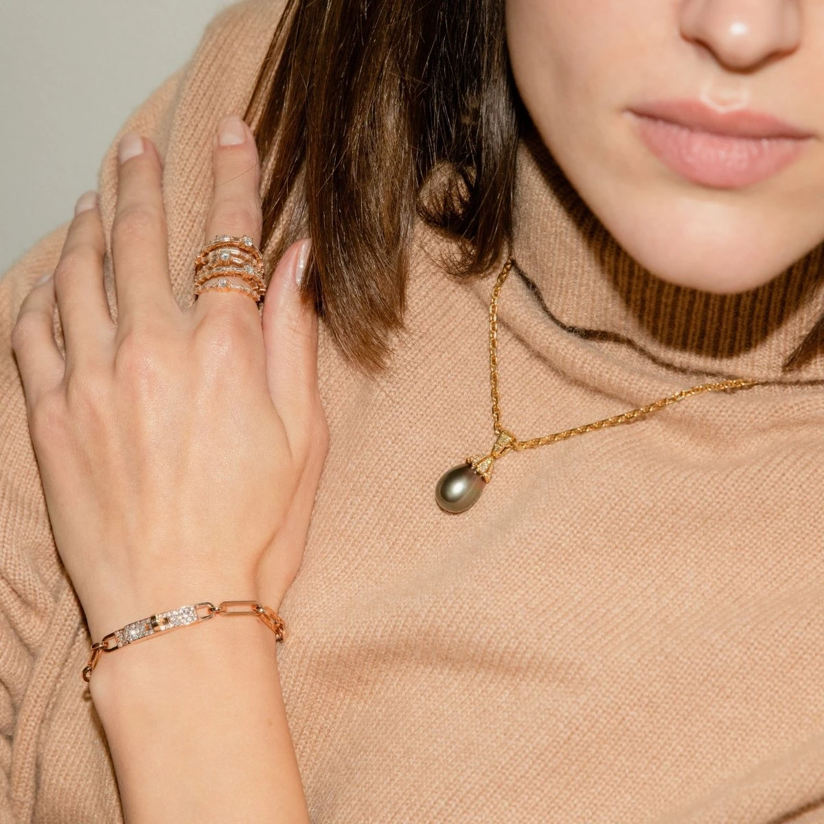 Collier Pendentif BOUCHERON En Or Jaune, Perle Et Diamants 2 Collier Pendentif BOUCHERON En Or Jaune, Perle Et Diamants – Image 2