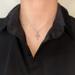 Collier Pendentif Croix - Or Blanc & Diamants -Castafiore Boutique collier pendentif croix or blanc diamants 575583