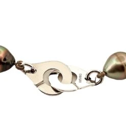 Collier DINH VAN "Menottes R15" En Or Blanc Et Perles De Tahiti 6 Collier DINH VAN "Menottes R15" En Or Blanc Et Perles De Tahiti -Castafiore Boutique collier ras de cou dinh van menottes r15 en or blanc et perles de tahiti 664736