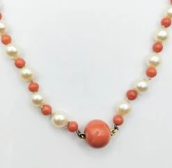 Collier Sautoir En Perles De Culture Et De Corail -Castafiore Boutique collier sautoir en perles de culture et de corail 101632