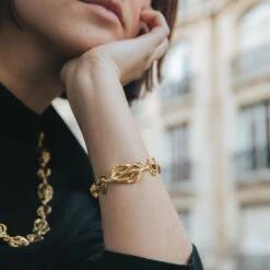 Collier Sautoir Transformable CHAUMET En Or Jaune -Castafiore Boutique collier sautoir transformable chaumet en or jaune 902338