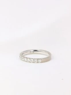 Demi-Alliance Américaine En Or Blanc Et Diamants 0,72 Ct 10 Demi-Alliance Américaine En Or Blanc Et Diamants 0,72 Ct -Castafiore Boutique demi alliance americaine en or blanc et diamants 072 ct 155685