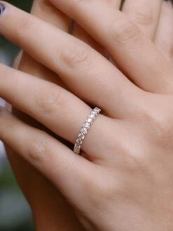 Demi-Alliance Américaine En Or Blanc Et Diamants 0,72 Ct 9 Demi-Alliance Américaine En Or Blanc Et Diamants 0,72 Ct -Castafiore Boutique demi alliance americaine en or blanc et diamants 072 ct 399012