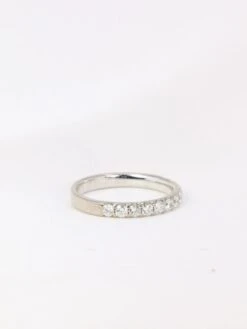 Demi-Alliance Américaine En Or Blanc Et Diamants 0,72 Ct 14 Demi-Alliance Américaine En Or Blanc Et Diamants 0,72 Ct -Castafiore Boutique demi alliance americaine en or blanc et diamants 072 ct 773688