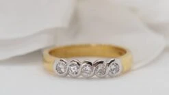 Demi Alliance En Or Jaune Et Blanc Sertie De Diamants 8 Demi Alliance En Or Jaune Et Blanc Sertie De Diamants -Castafiore Boutique demi alliance en or jaune et blanc sertie de diamants 347723