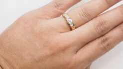 Demi Alliance En Or Jaune Et Diamants 7 Demi Alliance En Or Jaune Et Diamants -Castafiore Boutique demi alliance en or jaune et diamants 636693