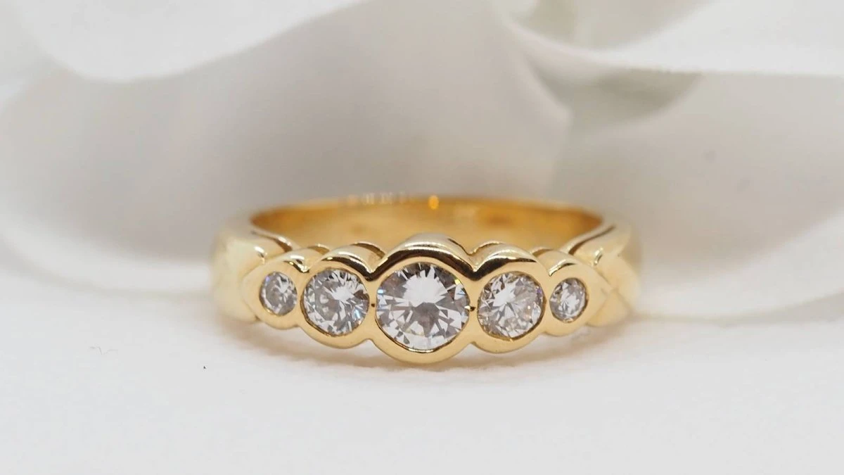 Demi Alliance En Or Jaune Et Diamants 1 Demi Alliance En Or Jaune Et Diamants