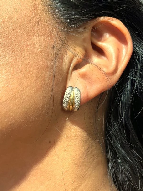 Boucles D'oreilles Demi Créoles En Or Jaune, Blanc Et Diamants 2 Boucles D'oreilles Demi Créoles En Or Jaune, Blanc Et Diamants – Image 2