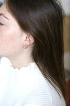 Dormeuses En Or Jaune Et Perles Fines -Castafiore Boutique dormeuses en or jaune et perles fines 658082