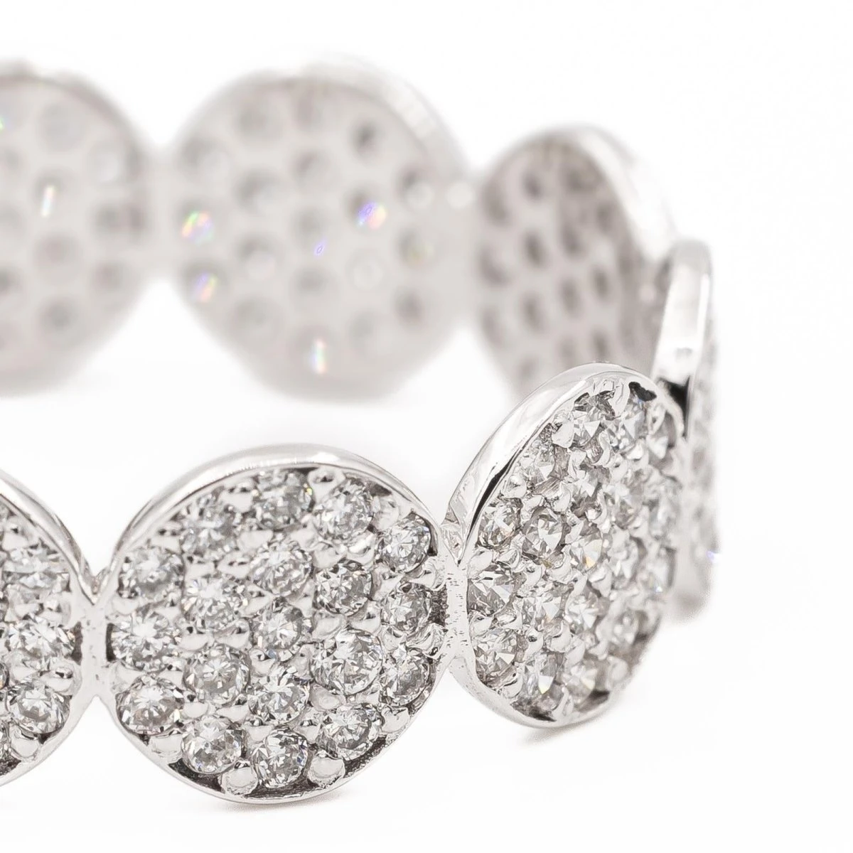 Ginette NY Bague Alliance Mini Ever Eternity Band Or Blanc Diamant 7 Ginette NY Bague Alliance Mini Ever Eternity Band Or Blanc Diamant – Image 7