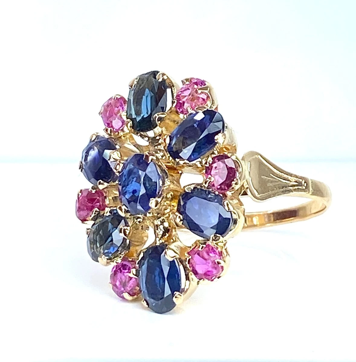 Bague Cocktail En Or Jaune, Saphirs Et Rubis 2 Bague Cocktail En Or Jaune, Saphirs Et Rubis – Image 2