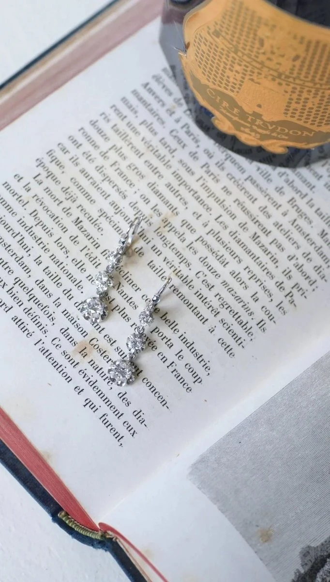 Longues Dormeuses Diamants Sur Or Blanc 9 Longues Dormeuses Diamants Sur Or Blanc – Image 9