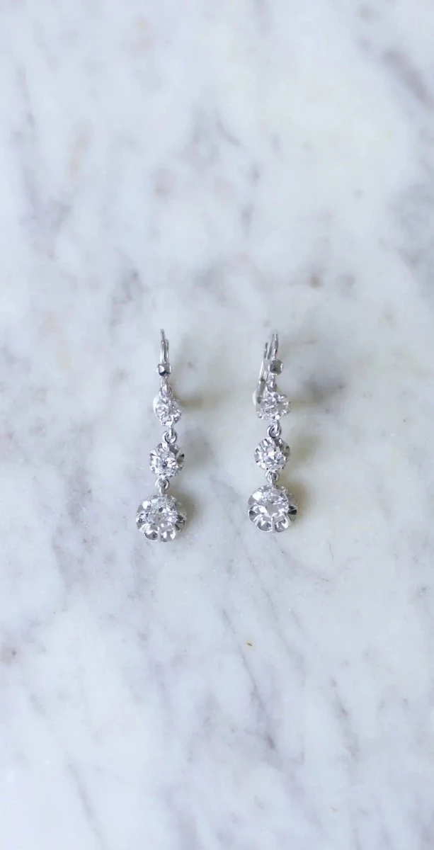 Longues Dormeuses Diamants Sur Or Blanc 2 Longues Dormeuses Diamants Sur Or Blanc – Image 2