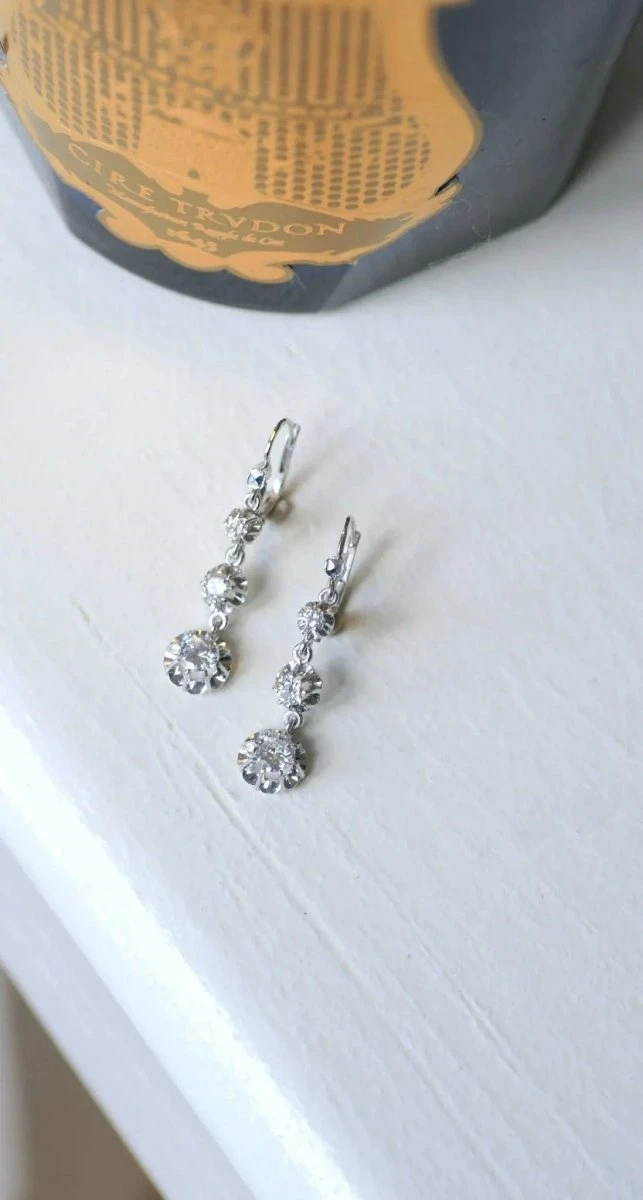 Longues Dormeuses Diamants Sur Or Blanc 8 Longues Dormeuses Diamants Sur Or Blanc – Image 8