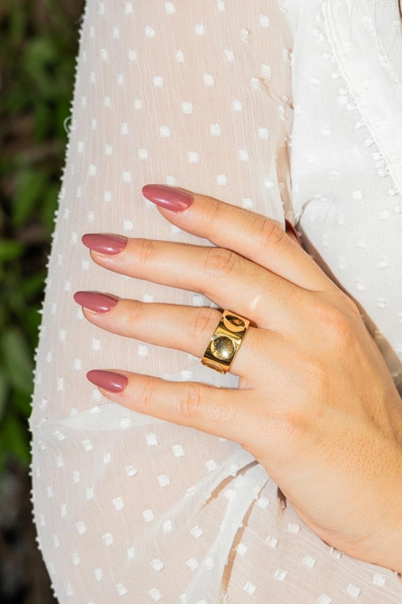 Louis Vuitton Bague Bandeau Empreinte Or Jaune 2 Louis Vuitton Bague Bandeau Empreinte Or Jaune â Image 2