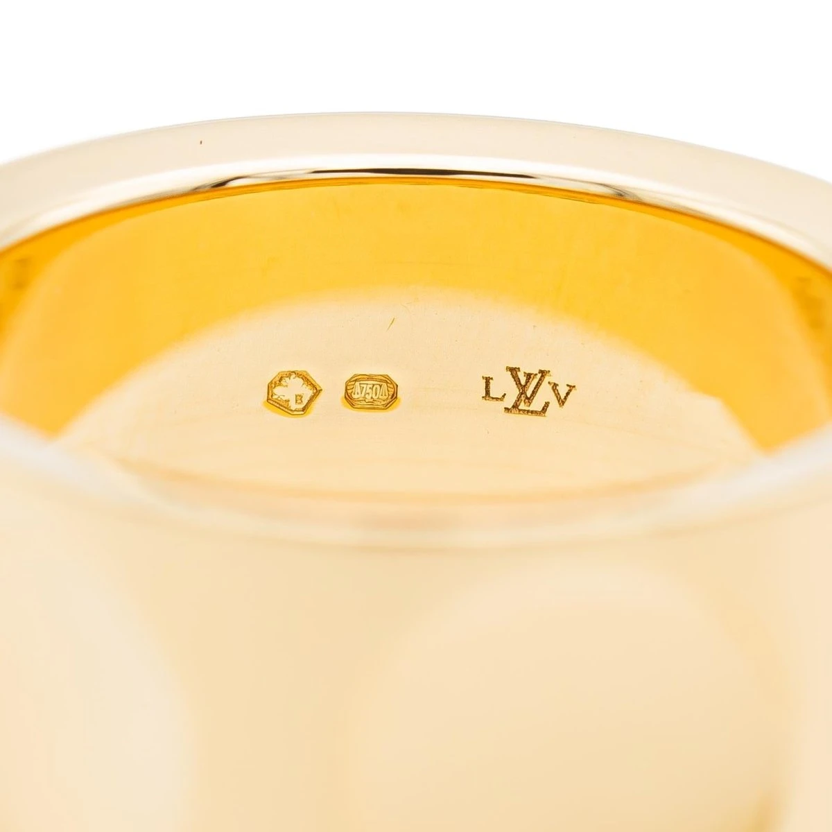 Louis Vuitton Bague Bandeau Empreinte Or Jaune 7 Louis Vuitton Bague Bandeau Empreinte Or Jaune â Image 7