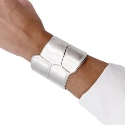 Miller Manchette Hermès, "Niloticus Eclat", Argent. -Castafiore Boutique manchette hermes niloticus eclat argent 969371