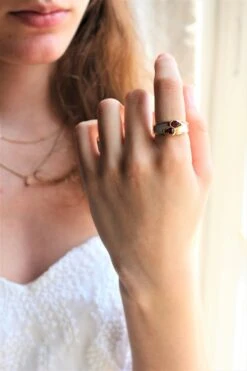 Bague MAUBOUSSIN "Nadia", En Or Jaune, Rubis Et Nacre 15 Bague MAUBOUSSIN "Nadia", En Or Jaune, Rubis Et Nacre -Castafiore Boutique mauboussin bague nadia rubis nacre 232835