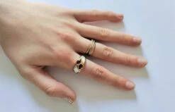 Bague MAUBOUSSIN "Nadia", En Or Jaune, Rubis Et Nacre 16 Bague MAUBOUSSIN "Nadia", En Or Jaune, Rubis Et Nacre -Castafiore Boutique mauboussin bague nadia rubis nacre 439525