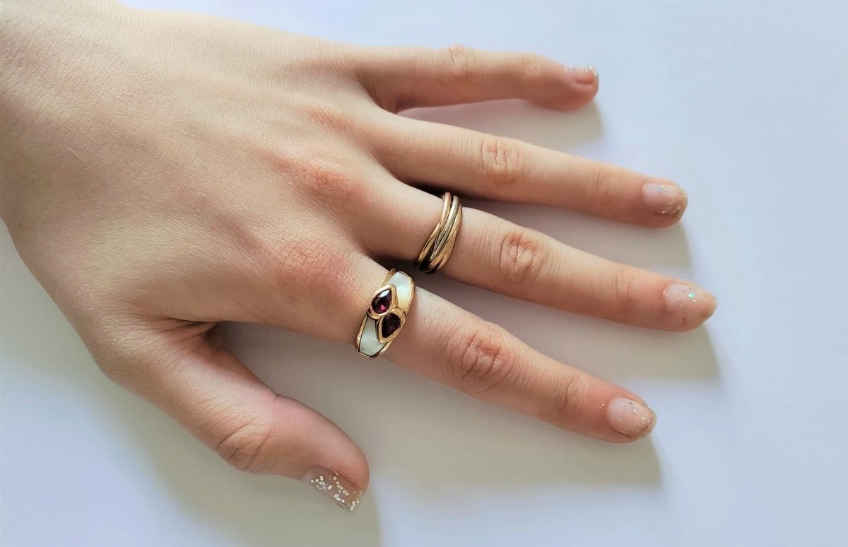 Bague MAUBOUSSIN "Nadia", En Or Jaune, Rubis Et Nacre 8 Bague MAUBOUSSIN "Nadia", En Or Jaune, Rubis Et Nacre – Image 8